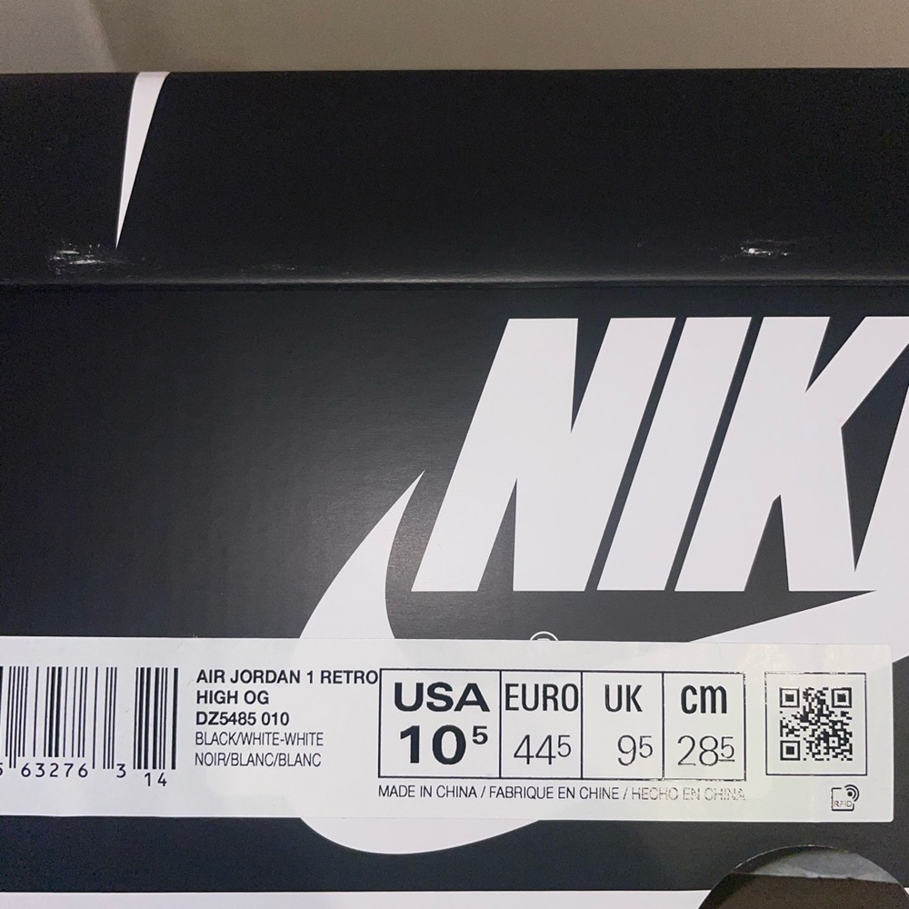 Men’s AIR JORDAN 1 RETRO HIGH OG “Reverse Panda” - Picture 4 of 12